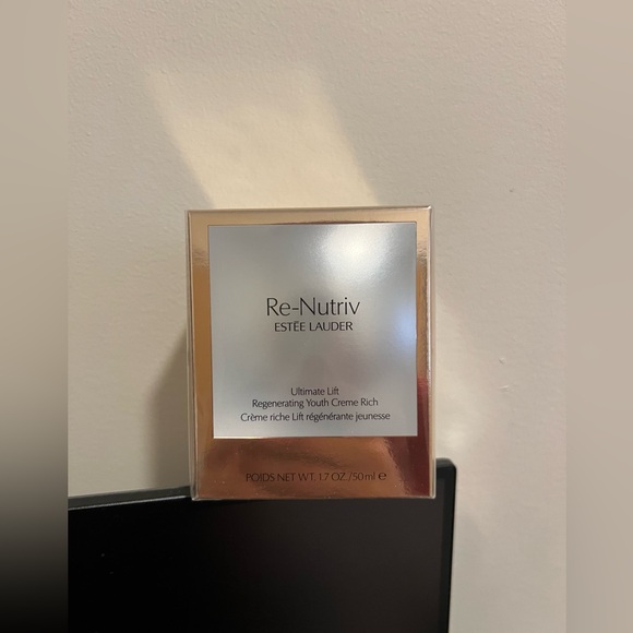 RE-NUTRIV
ULTIMATE LIFT REGENERATING YOUTH MOISTURIZER CREME RICH - Picture 2 of 9